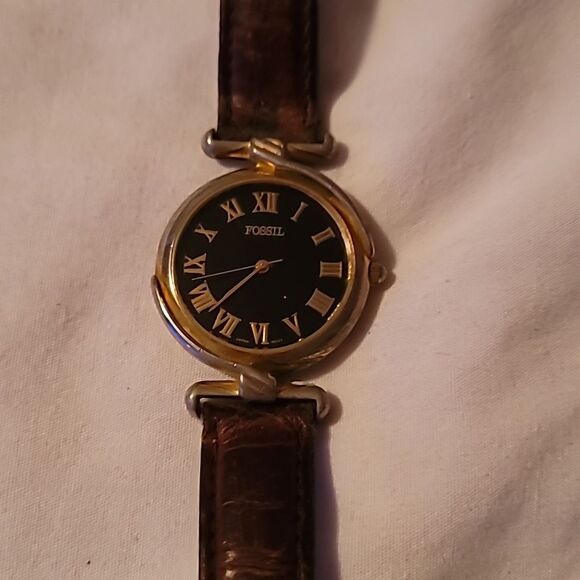 Very Vintage Fossil Women's Watch‎ Needs TLC But Still Works Great Project - Picture 1 of 9